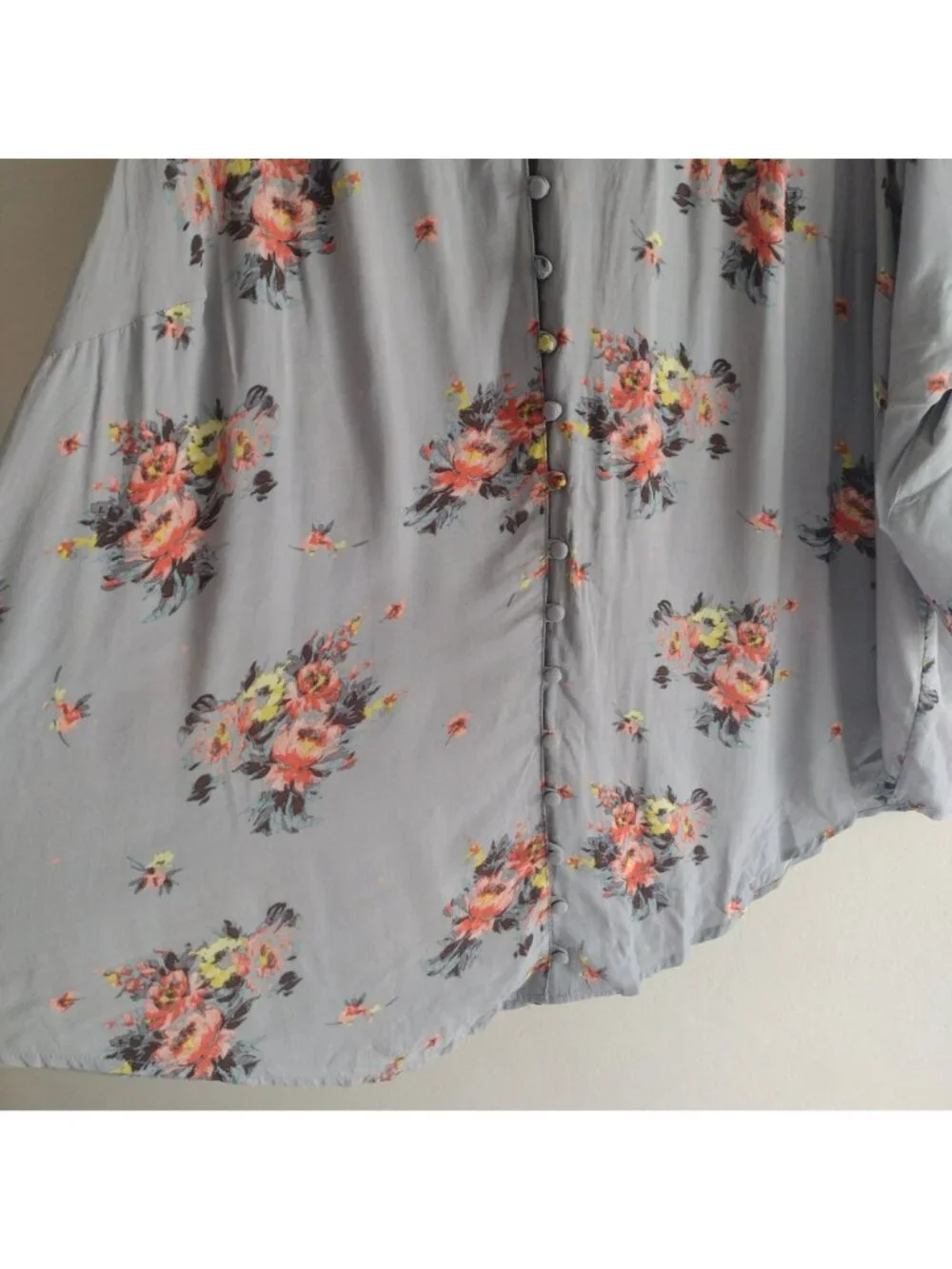 Torrid Gray Floral Blouse Sz 4 NEW Flowy Challis Relaxed Fit 4X - Picture 5 of 9